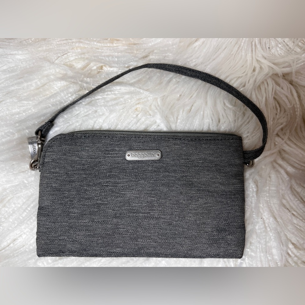 Baggallini Gray Wristlet Clutch with Textured Fabric